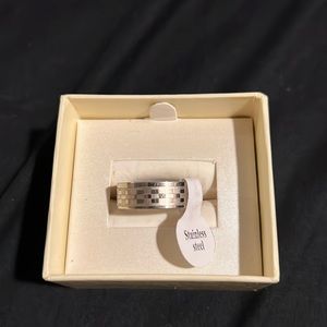 STAINLESS STEEL SILVER WEDDING BAND WITH ETCHED DESIGN SIZE 20 = US size 9